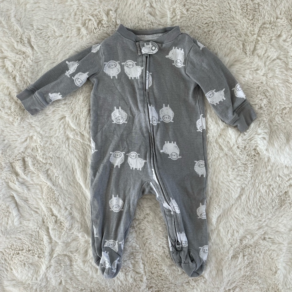 Carters Pajamas Size 6 months